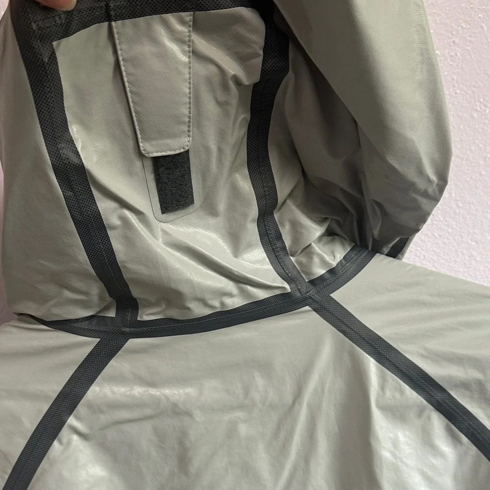 Columbia Men's Light Gray Raincoat - Picture 9 of 9